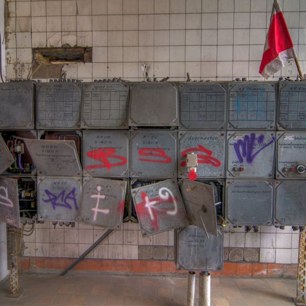 Original DDR-Stromkästen des alten Heizhauses Original DDR-Stromkästen des alten Heizhauses