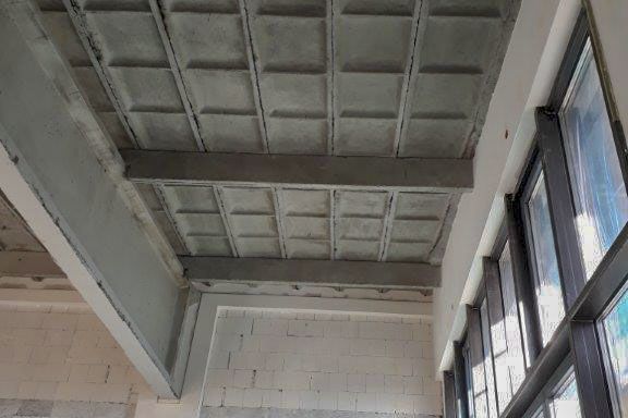 Heizhaus-Studio 2.1 Blick auf Betonwabendecke