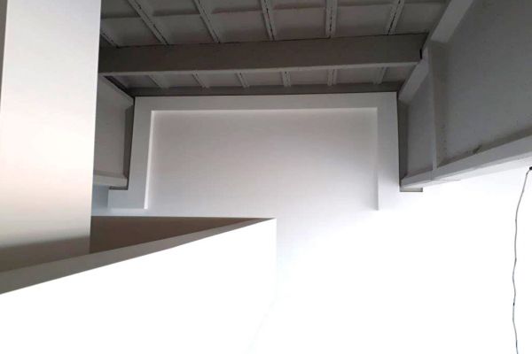 Heizhaus-Studio 2.3 Blick auf Hochebene und Wabendecke in 5,30 m Höhe
